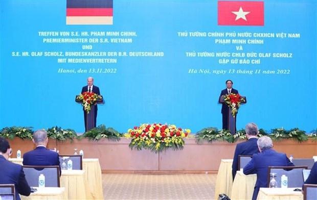Vietnamese, German government leaders meet with press in Hanoi